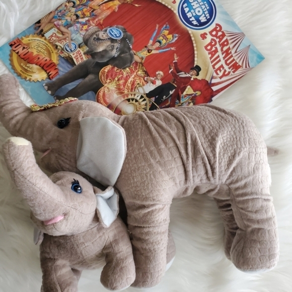 Barnum & Bailey Ringling Bros Circus Stuffed Plush Mother & Baby Elephant W Book - Picture 8 of 12